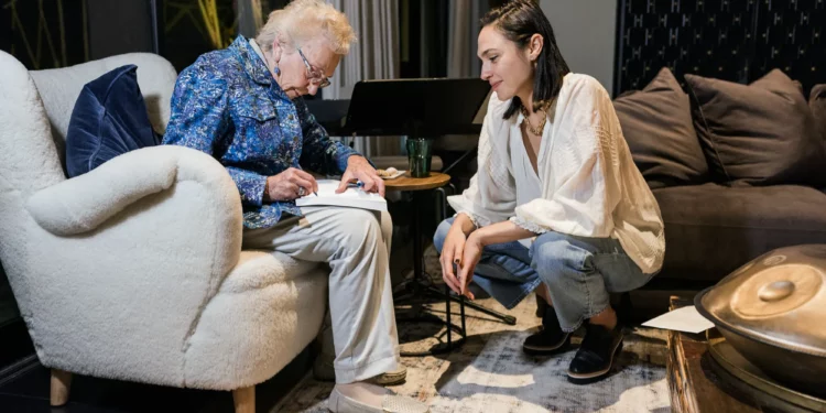 Gal Gadot recibe a superviviente del Holocausto en su casa