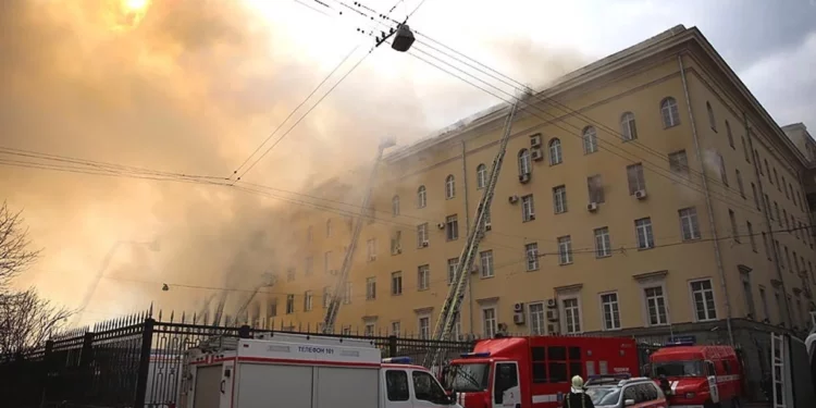 Se registra un incendio en la sede del ministerio de Defensa de Rusia