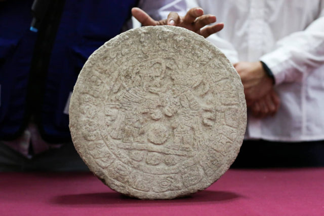 Descubren antiguo marcador de juego maya en Chichén Itzá