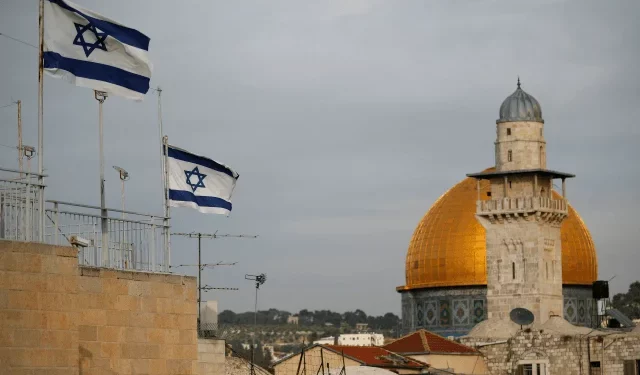 Palestinos profanan la mezquita de Al Aqsa almacenando armas para atacar a los judíos