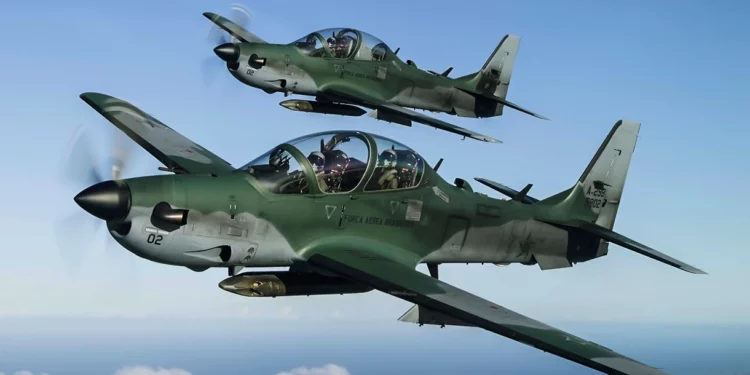 El A-29 Super Tucano no es un F-35, pero es un asesino en el cielo