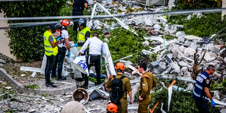 Cohete impacta en vivienda de Rehovot: Un muerto y 10 heridos