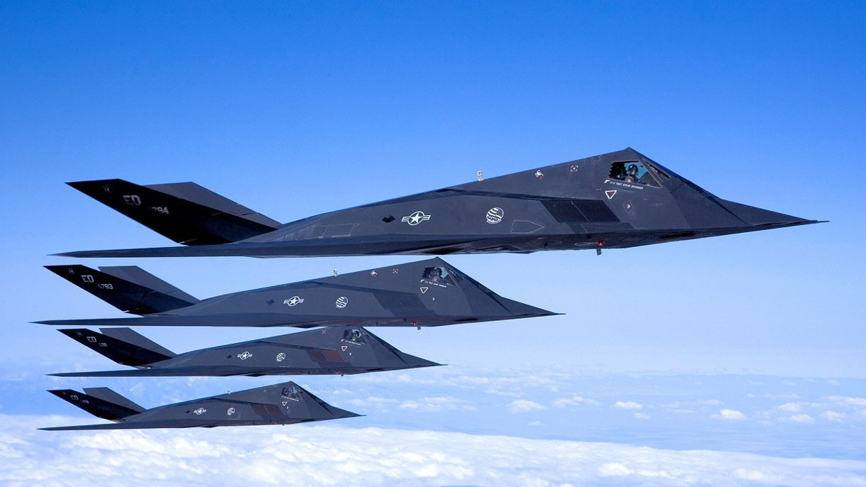 F-117: La leyenda furtiva del Golfo no puede seguir retirada