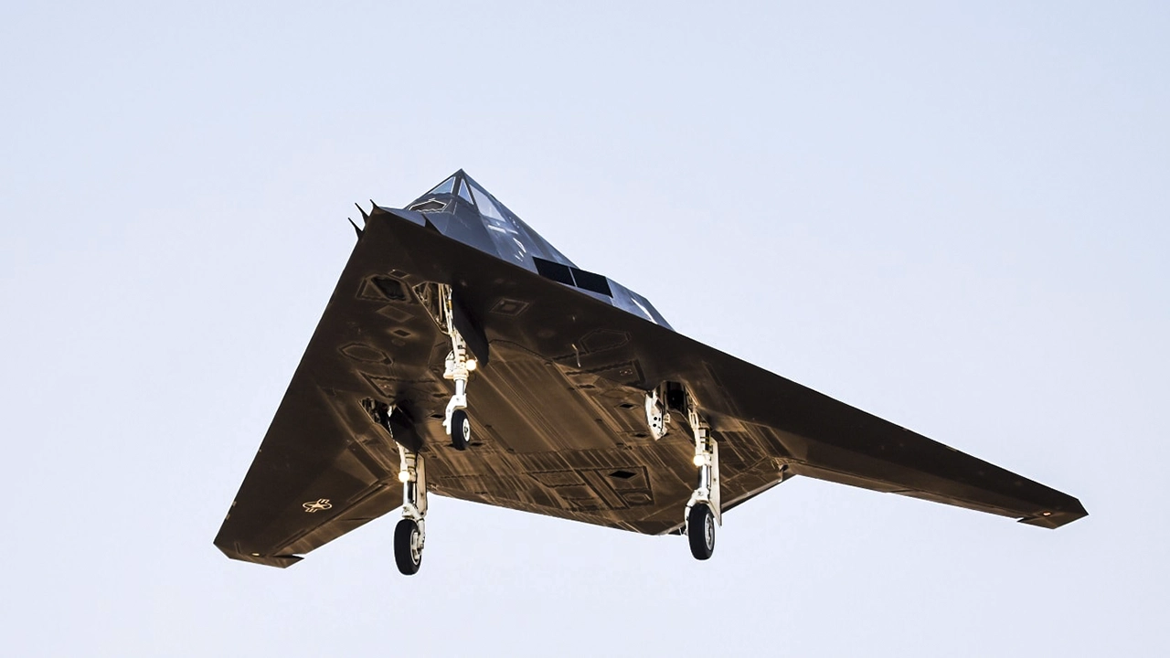 F-117: La leyenda furtiva del Golfo no puede seguir retirada