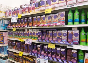 Farmacia de Bnei Brak promueve la visibilidad de las mujeres en sus productos