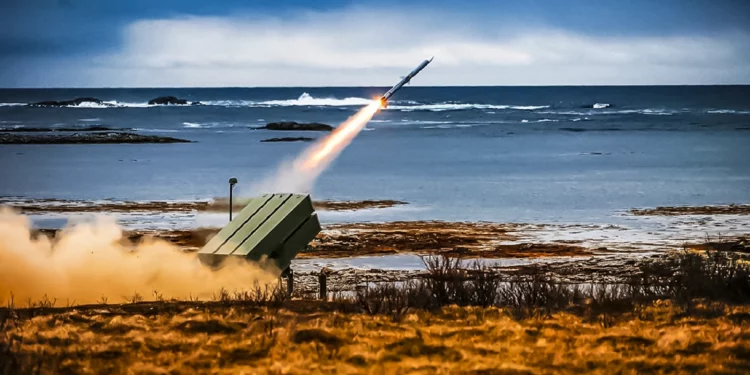 Ucrania fortalece su defensa aérea adquiriendo el avanzado sistema NASAMS con aprobación de Washington