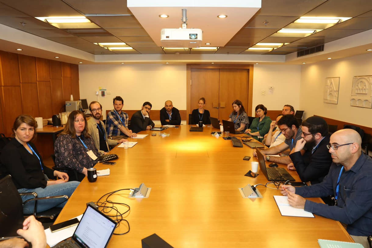 Profesionales judíos debaten sobre el futuro de la vida judía