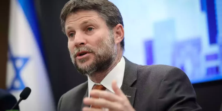 Smotrich a Lieberman: “No moviste ni un dedo cuando fuiste ministro de Defensa”