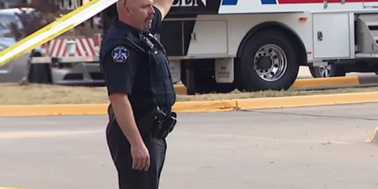 Tirador neonazi siembra terror en centro comercial de Texas