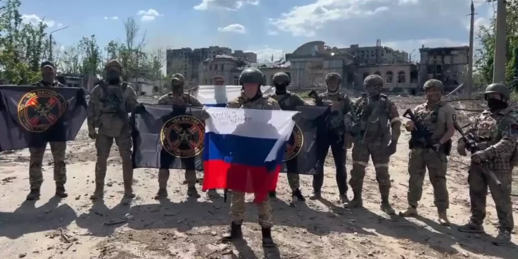 Líder del grupo mercenario ruso reclama control absoluto sobre la ciudad ucraniana de Bajmut