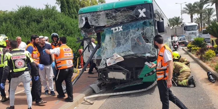 Trece heridos en un accidente de autobús en Haifa