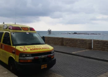 Un obrero fallece al ser golpeado por un objeto pesado cerca de Shoham
