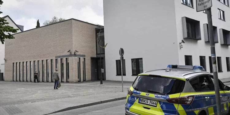 Joven encarcelado por intento de incendio en sinagoga alemana
