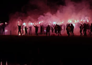 150 hinchas holandeses detenidos por cánticos antisemitas