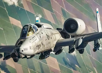 Un audaz piloto del A-10 Warthog aterriza sin tren de aterrizaje ni capota