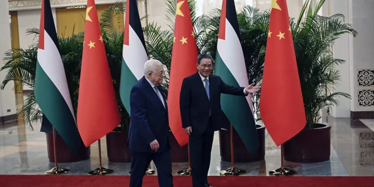 Abbas respalda en China la opresión a las minorías musulmanas uigures