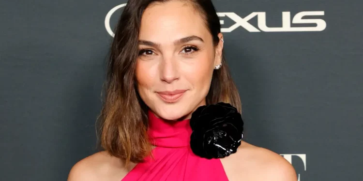 Gal Gadot recibe estrella en el Paseo de la Fama de Hollywood