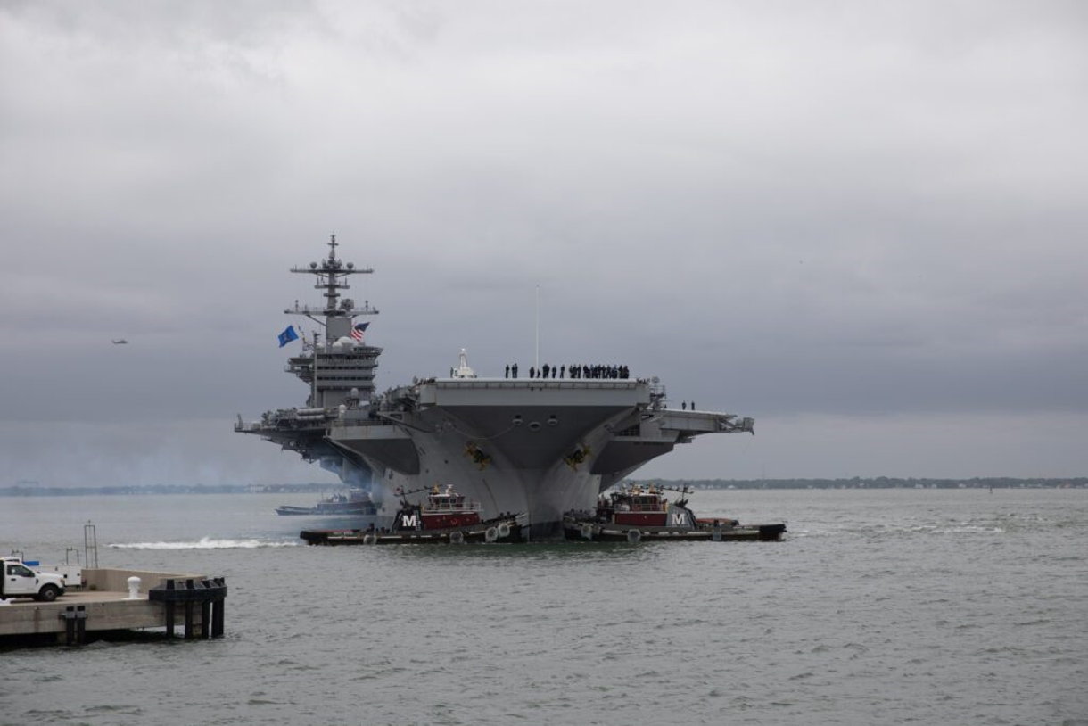Marina de EE. UU. reincorpora al portaaviones nuclear USS George Washington después de su modernización