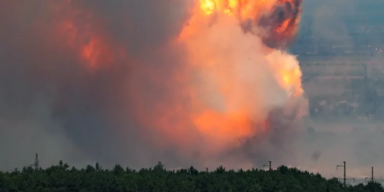 Incendio en base militar rusa en Crimea: miles de evacuados