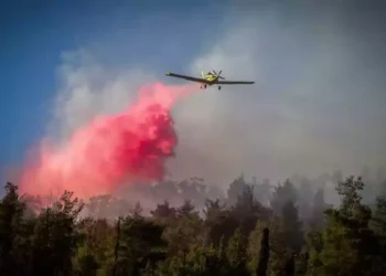 Israel envía aviones para combatir incendios en Grecia