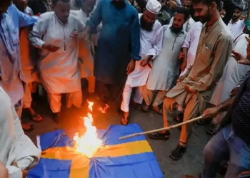 Irak: Manifestantes incendian la embajada sueca en Bagdad