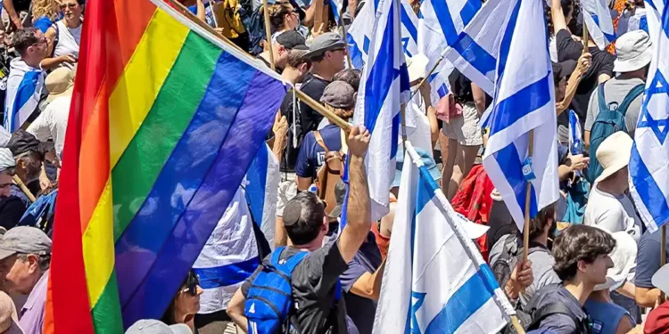 Manifestantes bloquean edificio de tribunales rabínicos en Tel Aviv