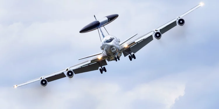 La OTAN mejora comunicación del Boeing E-3A AWACS