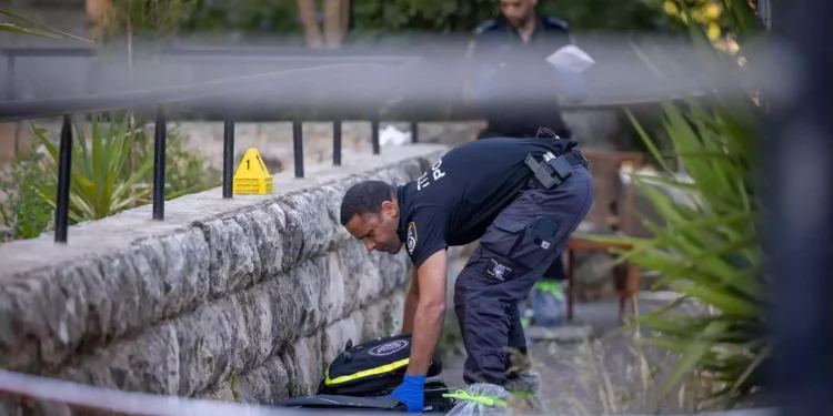 Tres palestinos acusados de apuñalamiento terrorista en Jerusalén