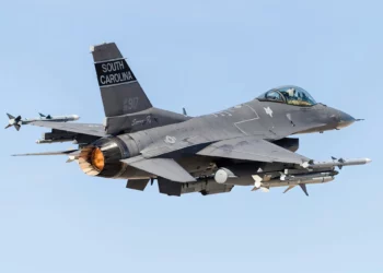 EE. UU. invierte $818M para modernizar flota de F-16 Adversary