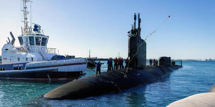 Submarino USS North Carolina atraca en Australia