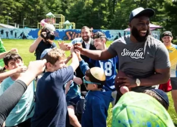 Fournette visita campamento judío para niños con cáncer