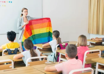 Padres canadienses exigen el fin del currículo LGBT en las escuelas