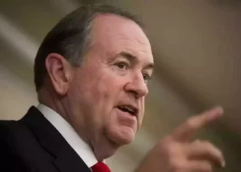 MK Ilouz se reúne con Mike Huckabee