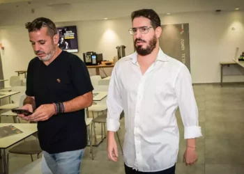 Policía imputa por fraude al criptoempresario Moshe Hogeg