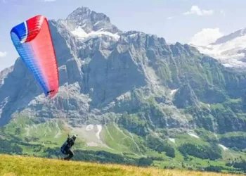 Hijo de Rebe jasídico muere en accidente de parapente en Suiza