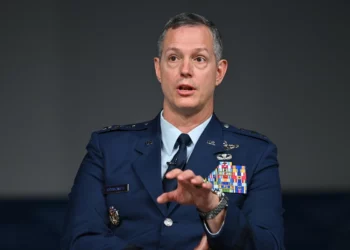 El Tte. Gral. Alexus G. Grynkewich, comandante de las Fuerzas Aéreas Centrales, habla en la Conferencia Aérea, Espacial y Cibernética, 19 de septiembre de 2022. Foto de servicio.