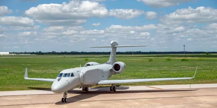 Primer avión EC-37B Compass Call a la Fuerza Aérea de EE. UU.