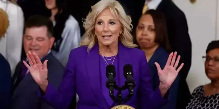 Primera dama Jill Biden da positivo por COVID-19