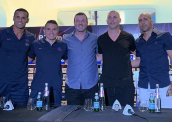Leyendas del FC Barcelona aterrizan en Israel para jugar contra veteranos del Maccabi Tel Aviv y Haifa