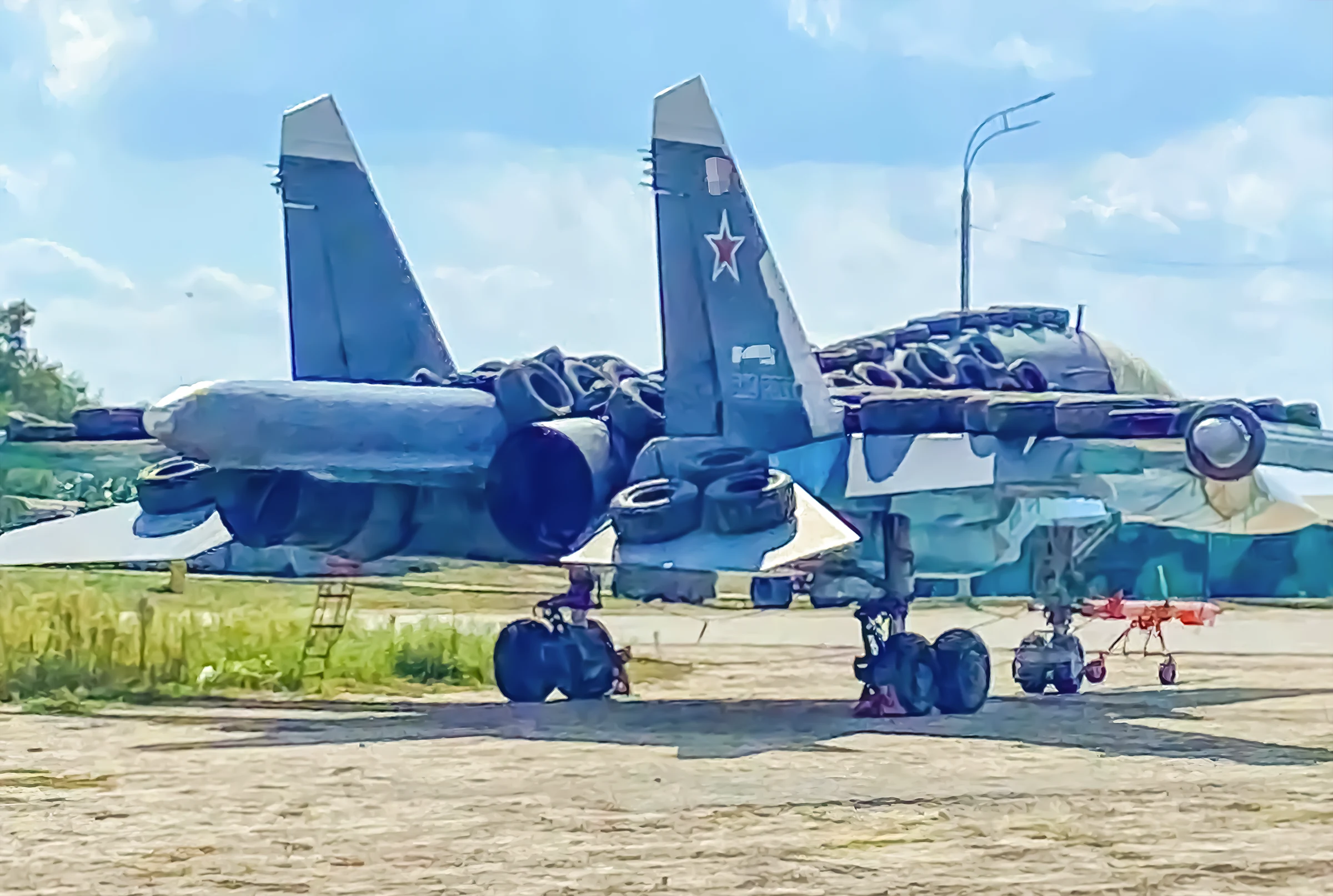 Su-34 ruso también cubierto con neumáticos