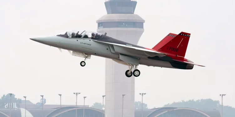 EE. UU. recibe aviones T-7A Red Hawk