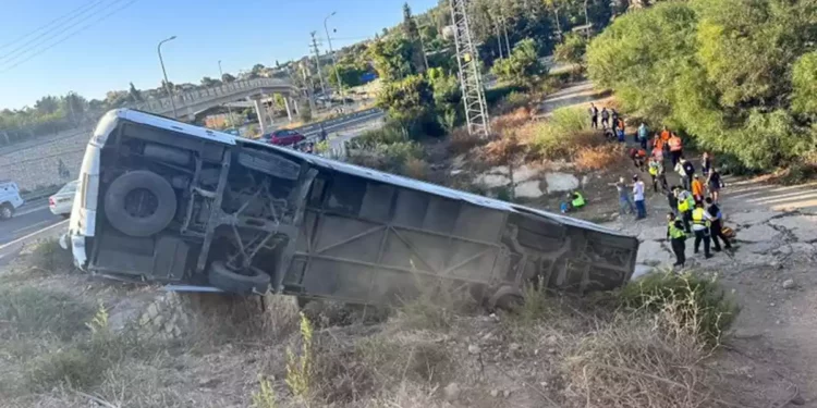 Accidente de autobús en Beit Shemesh: decenas de niños heridos