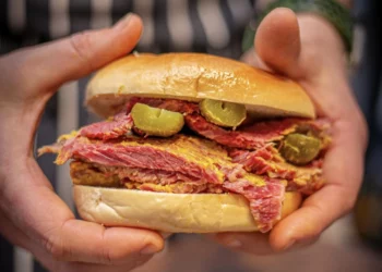 Resurgimiento del kashrut en Dublín: El éxito de Deli 613