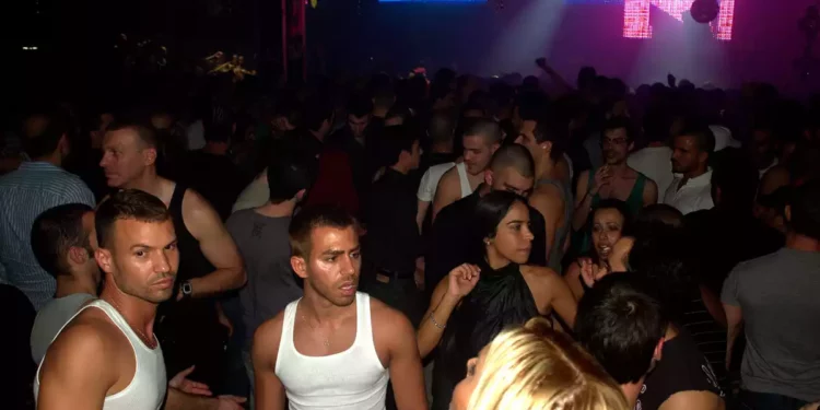 Árabes israelíes abren fuego en discoteca de Tel Aviv