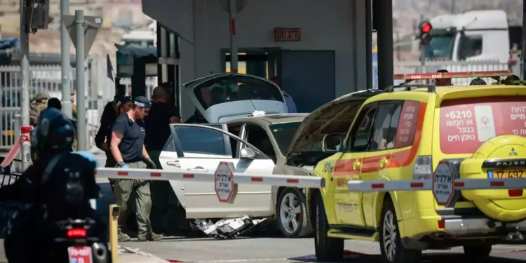 Terrorista embiste puesto de control cerca de Jerusalén