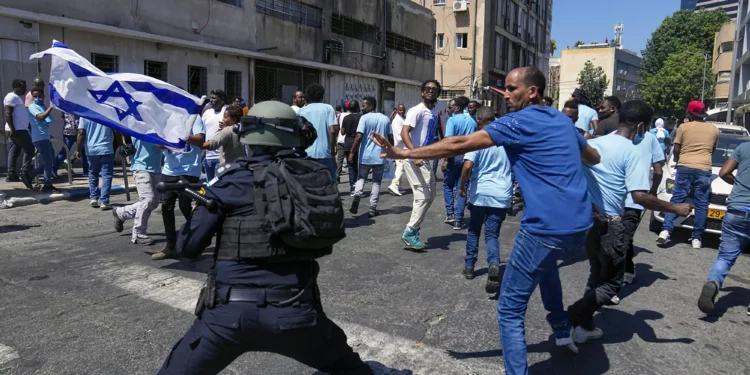 Policía grave tras disturbios de eritreos en Israel