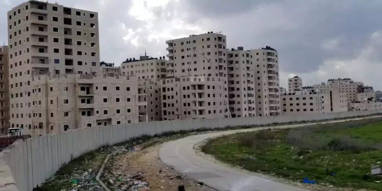 Árabes incendian escuela israelí en Jerusalén