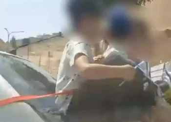 Arrestan conductor por atar niños al baúl del coche en Jerusalén
