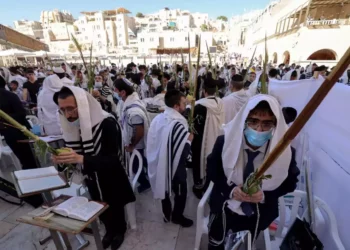 Preparativos para la bendición sacerdotal en el Muro Occidental