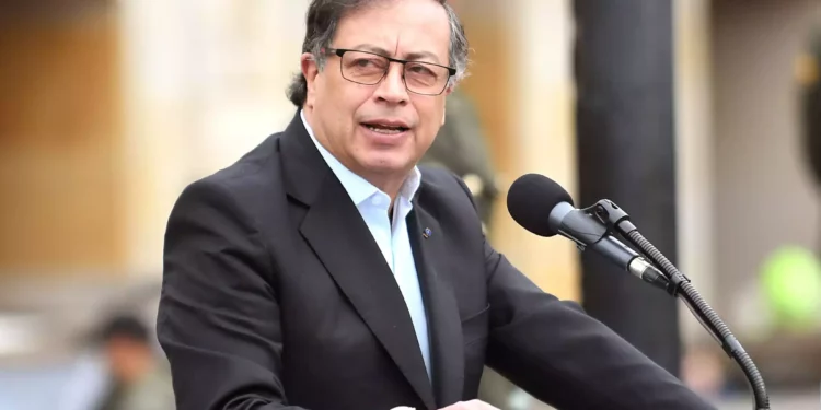 El presidente colombiano Gustavo Petro pronuncia un discurso durante la apertura de las elecciones regionales de Colombia, en Bogotá, el 29 de octubre de 2023. (Daniel Muñoz/AFP)